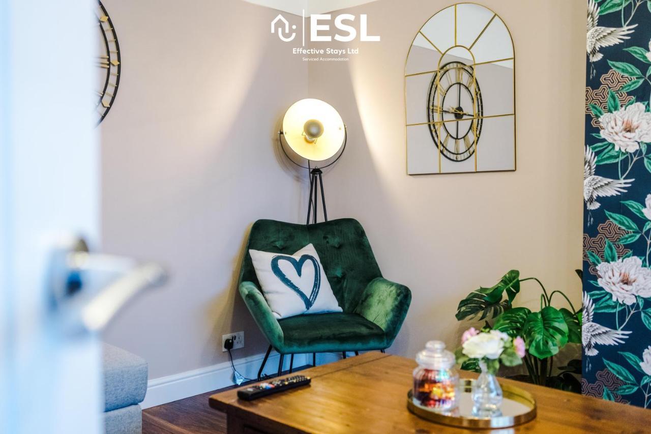 Open Plan - 3 Bedroom House - Garden And Outdoor Seating - Driveway Parking - Short Drive To City Centre Saughall Екстериор снимка