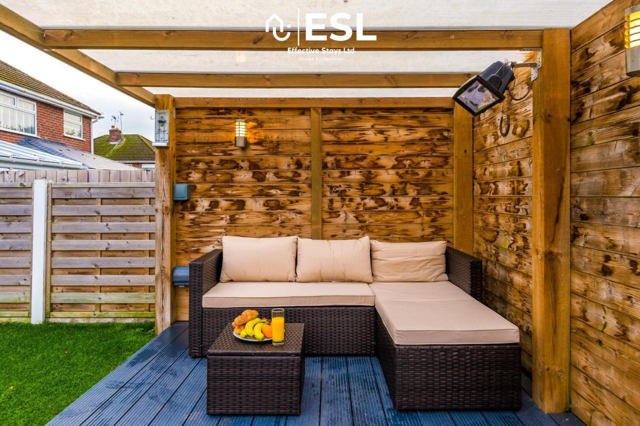 Open Plan - 3 Bedroom House - Garden And Outdoor Seating - Driveway Parking - Short Drive To City Centre Saughall Екстериор снимка