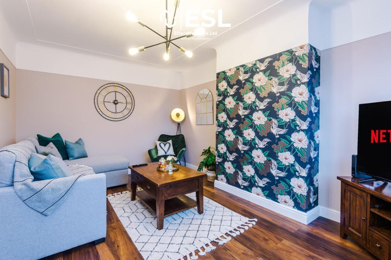 Open Plan - 3 Bedroom House - Garden And Outdoor Seating - Driveway Parking - Short Drive To City Centre Saughall Екстериор снимка