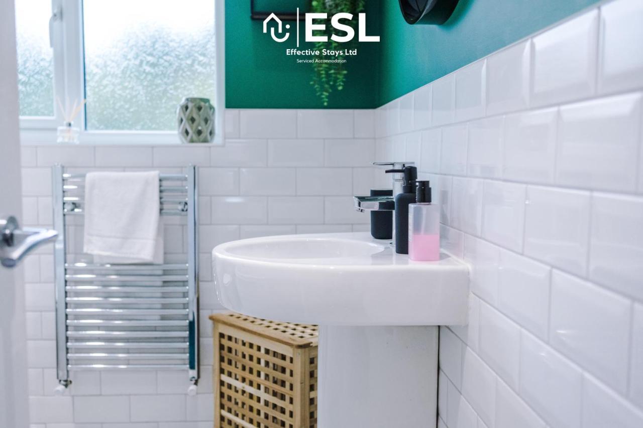 Open Plan - 3 Bedroom House - Garden And Outdoor Seating - Driveway Parking - Short Drive To City Centre Saughall Екстериор снимка