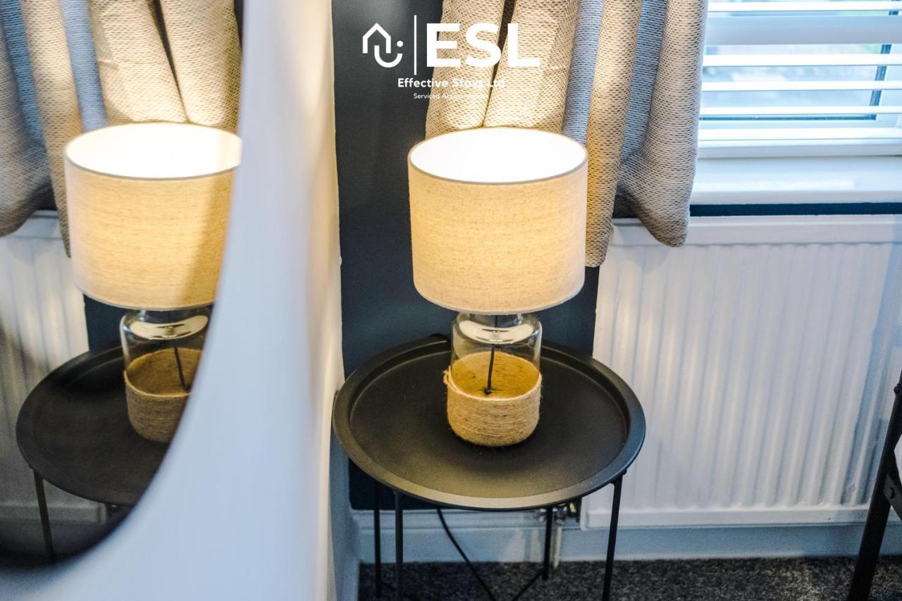 Open Plan - 3 Bedroom House - Garden And Outdoor Seating - Driveway Parking - Short Drive To City Centre Saughall Екстериор снимка