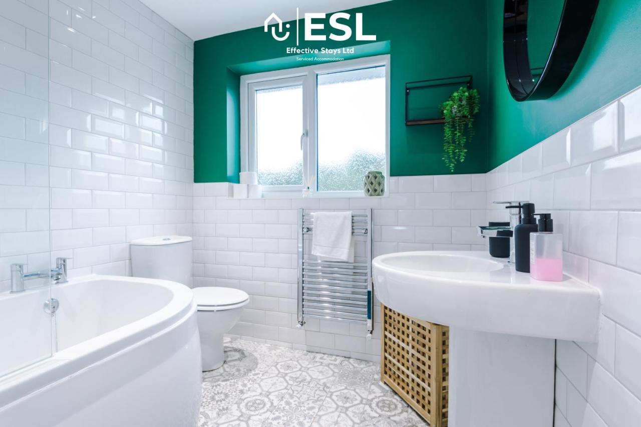 Open Plan - 3 Bedroom House - Garden And Outdoor Seating - Driveway Parking - Short Drive To City Centre Saughall Екстериор снимка