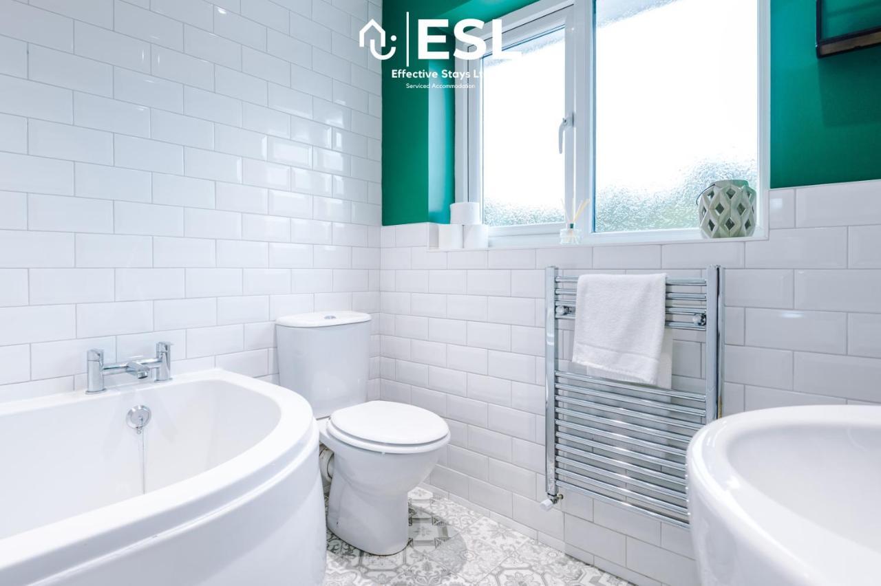 Open Plan - 3 Bedroom House - Garden And Outdoor Seating - Driveway Parking - Short Drive To City Centre Saughall Екстериор снимка